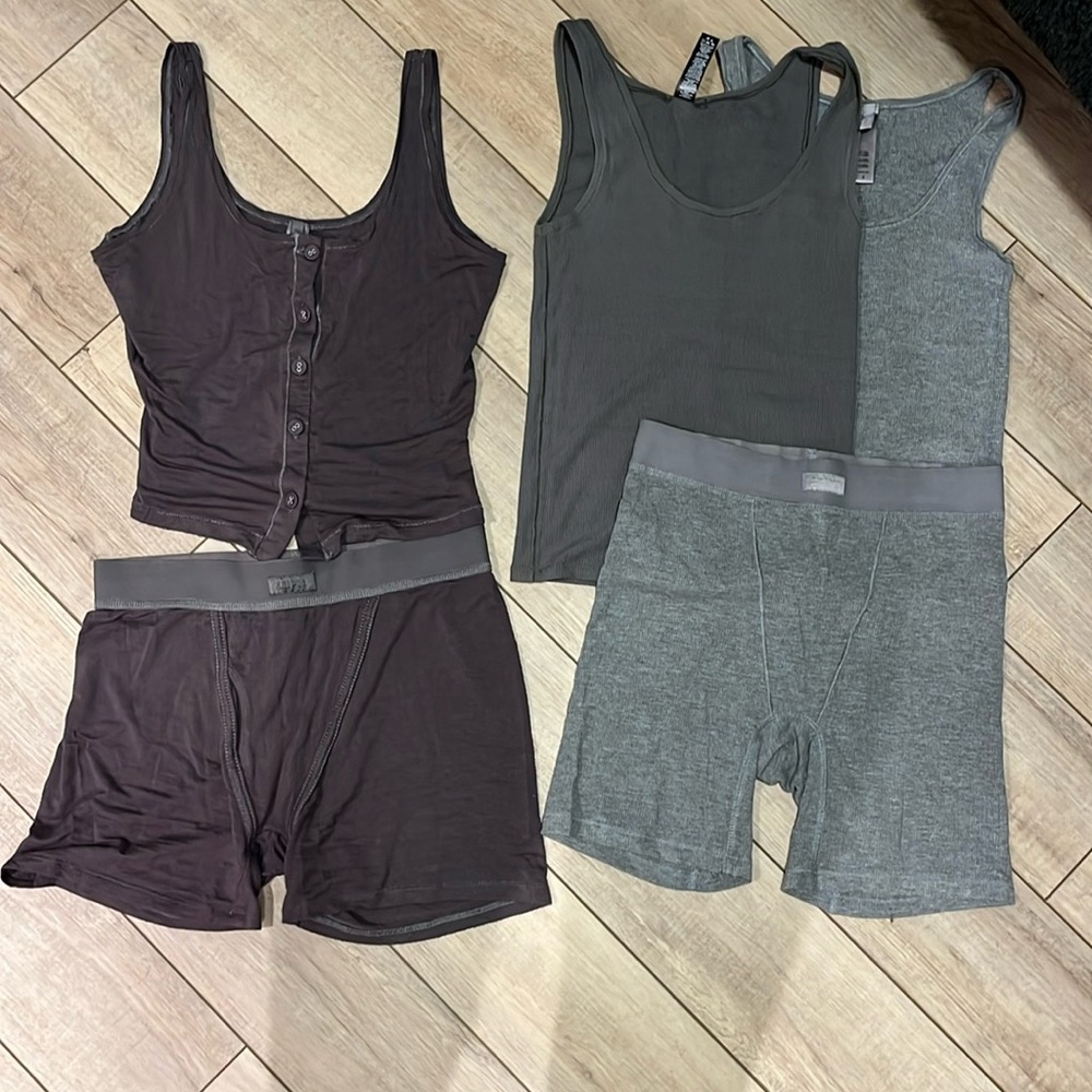 Skims bundle heather gray and Steele- small and XS